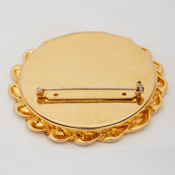 CHANEL CC MIRROR GOLD TONE BROOCH (2005) - Picture 6 of 8